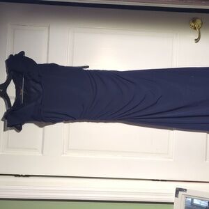 Laundry Shelly Segal Beautiful full-length navy blue elegant formal or prom